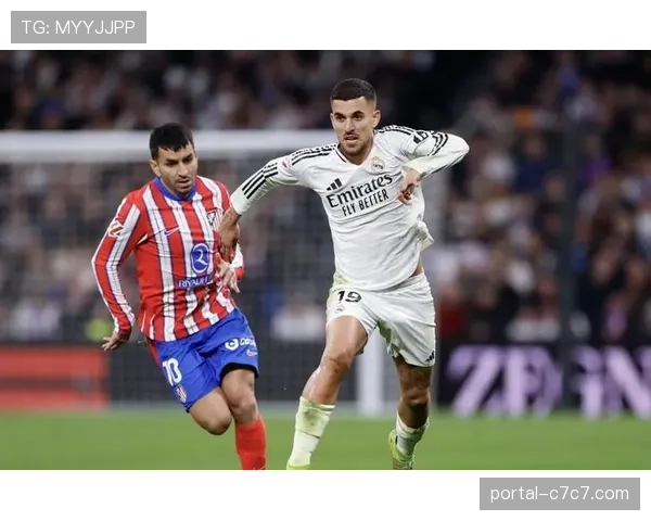 特写瞬间:皇马小将居莱尔打入西甲处子球后,奔向场边与恩德里克拥抱 特写瞬间:皇马小将居莱尔打入西甲处子球后,奔向场边与恩德里克拥抱