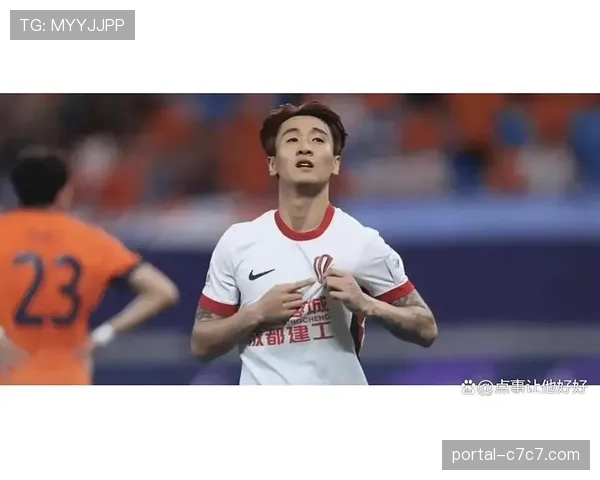韦世豪进球后模仿C罗庆祝动作，引发主场球迷狂欢